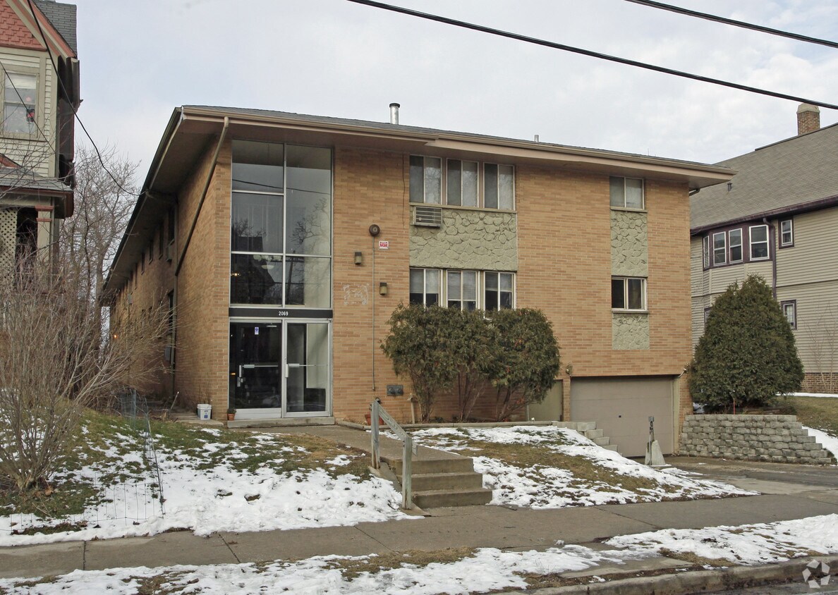 2069 N Cambridge Ave, Milwaukee, WI 53202 Apartments in Milwaukee, WI