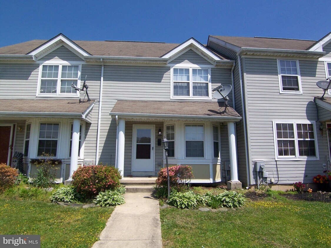Primary Photo - 602 Buttonwoods Rd