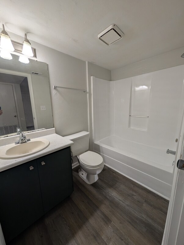 Building Photo - 2350 Horne Ave