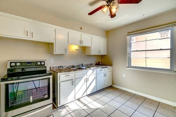 Building Photo - 3 BEDROOM Lower in Duplex