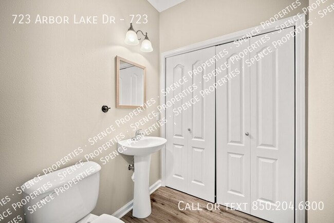 Foto del edificio - 723 Arbor Lake Dr