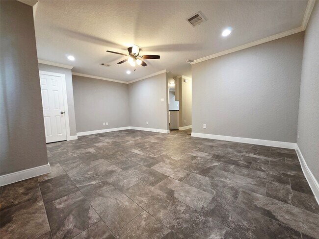 Foto del edificio - 1053 Willow Oaks Cir