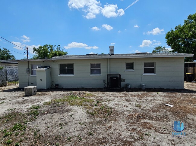 Foto del edificio - Spacious 3-bedroom, 1-bath ranch home in L...