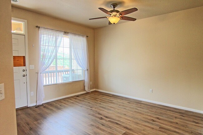 Building Photo - 3 bed 2.5 bath Sawgrass Townhome