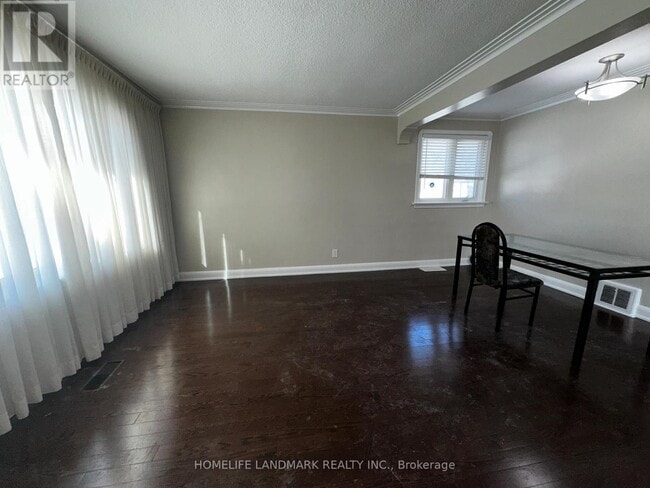 Building Photo - 211 Ellington Dr