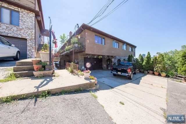 Primary Photo - 114 Pine St