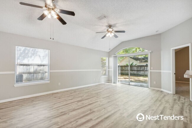 Building Photo - Freshly Painted with New Flooring in Boomi...