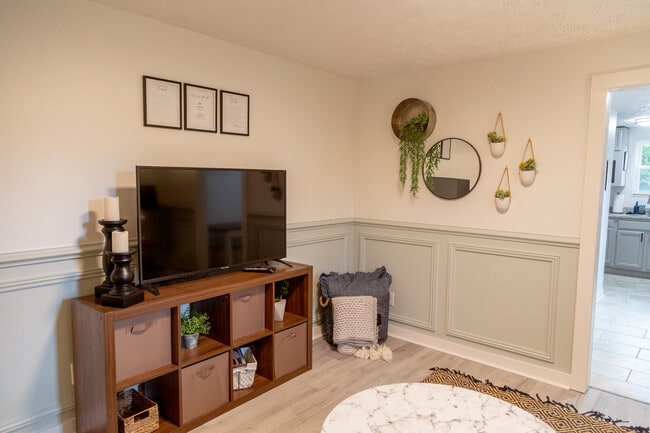 Living room - 315 Doyle St