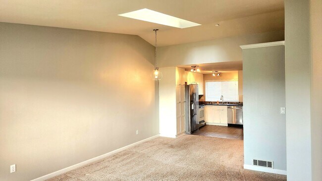 Foto del edificio - Lovely Oak Harbor Living and Pet Friendly!!