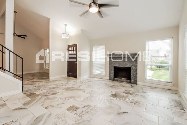 Building Photo - 11847 Fairpoint Dr