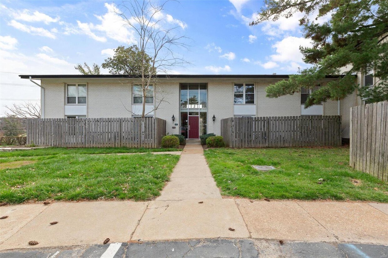 Primary Photo - 10443 Briarbend Dr