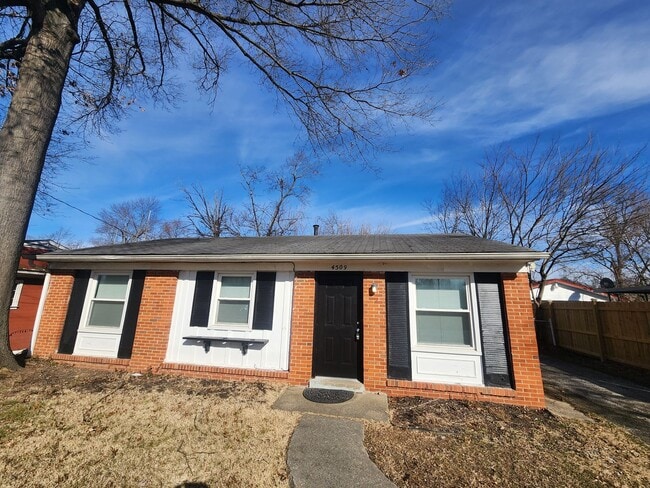 Spacious and updated 3 bedroom 1 bath! - Spacious and updated 3 bedroom 1 bath! House