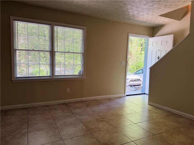 Foto del edificio - 728 Burnt Creek Dr NW