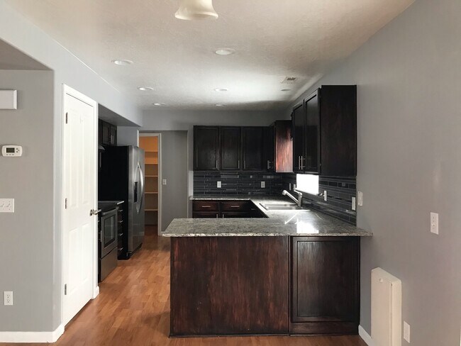 Building Photo - 5503 Lorraine Way