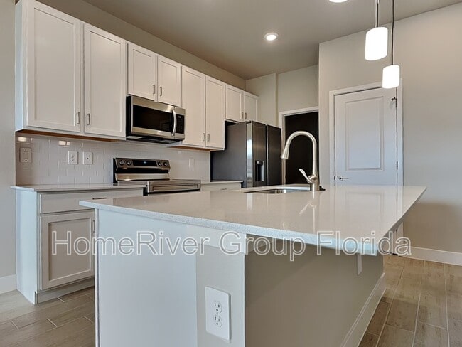 Building Photo - 3801 NE 23rd Pl