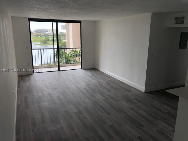 Foto del edificio - 9682 Fontainebleau Blvd