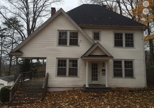 Building Photo - 2705 Valley View Ave