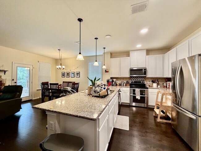 Building Photo - San Marcos Retreat w/ Amazing Backyard