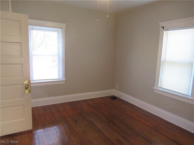 Foto del edificio - 2080 Halstead Ave