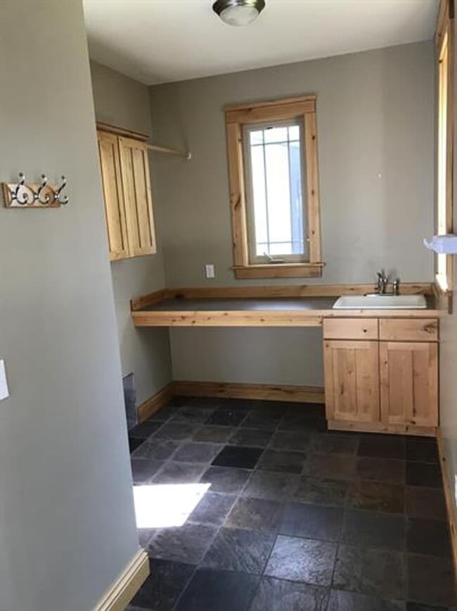 Foto del edificio - 4484 Alexander St