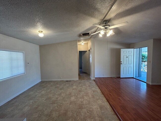 Foto del edificio - 40771 Blue Oak Dr