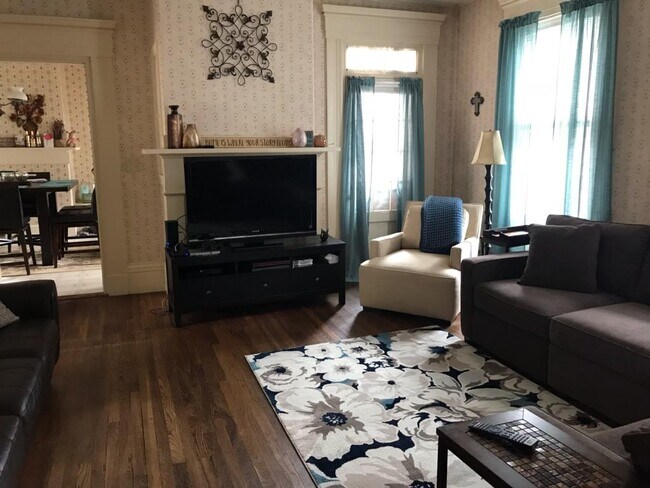 Living Room - 35 School St