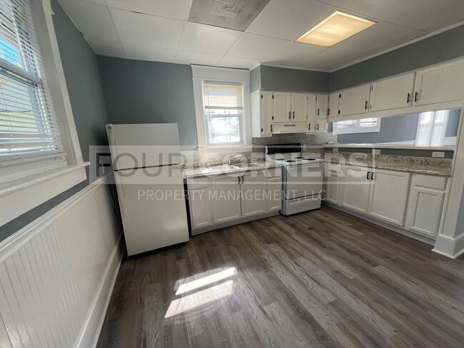 Building Photo - Lovely 1 Bedroom 1 Bath Apartment