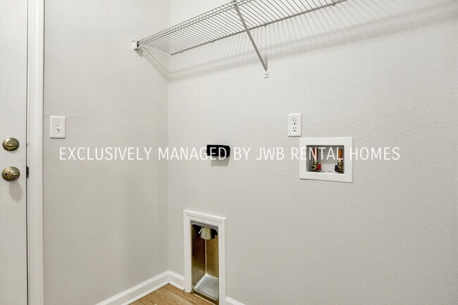 Building Photo - 6064 Diamond St