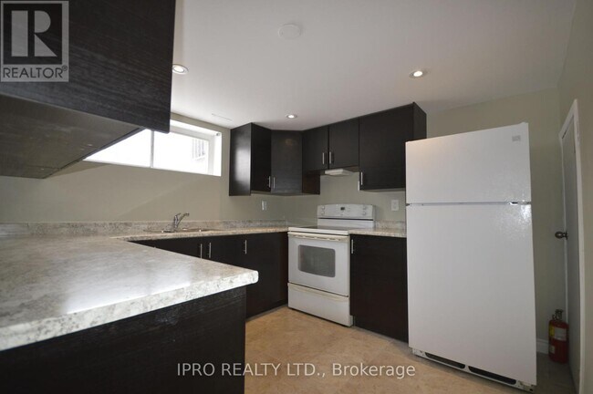 Building Photo - 23 Bairstow Crescent