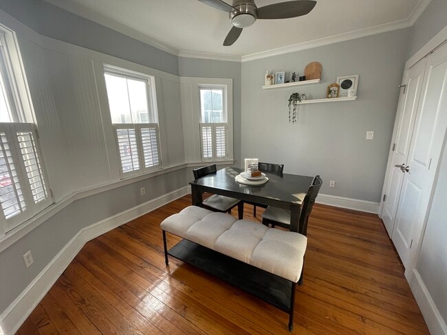 Foto del edificio - 472 E 8th St