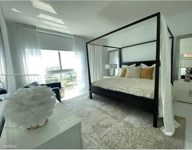 Building Photo - 3 br, 2 bath House - 250 Sunny Isles Blvd ...