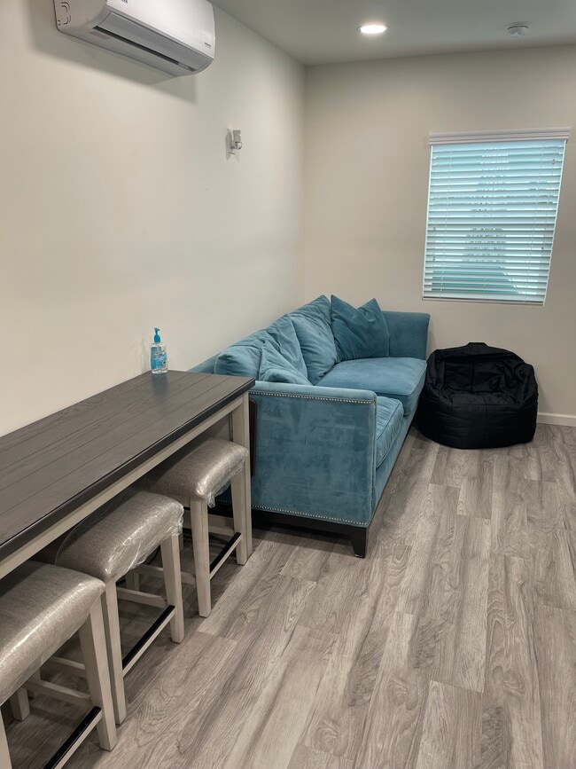 Dinning Area - 11221 Southwest Blvd