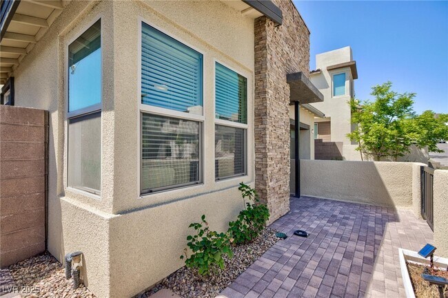 Building Photo - 836 Carlon Hls Ave