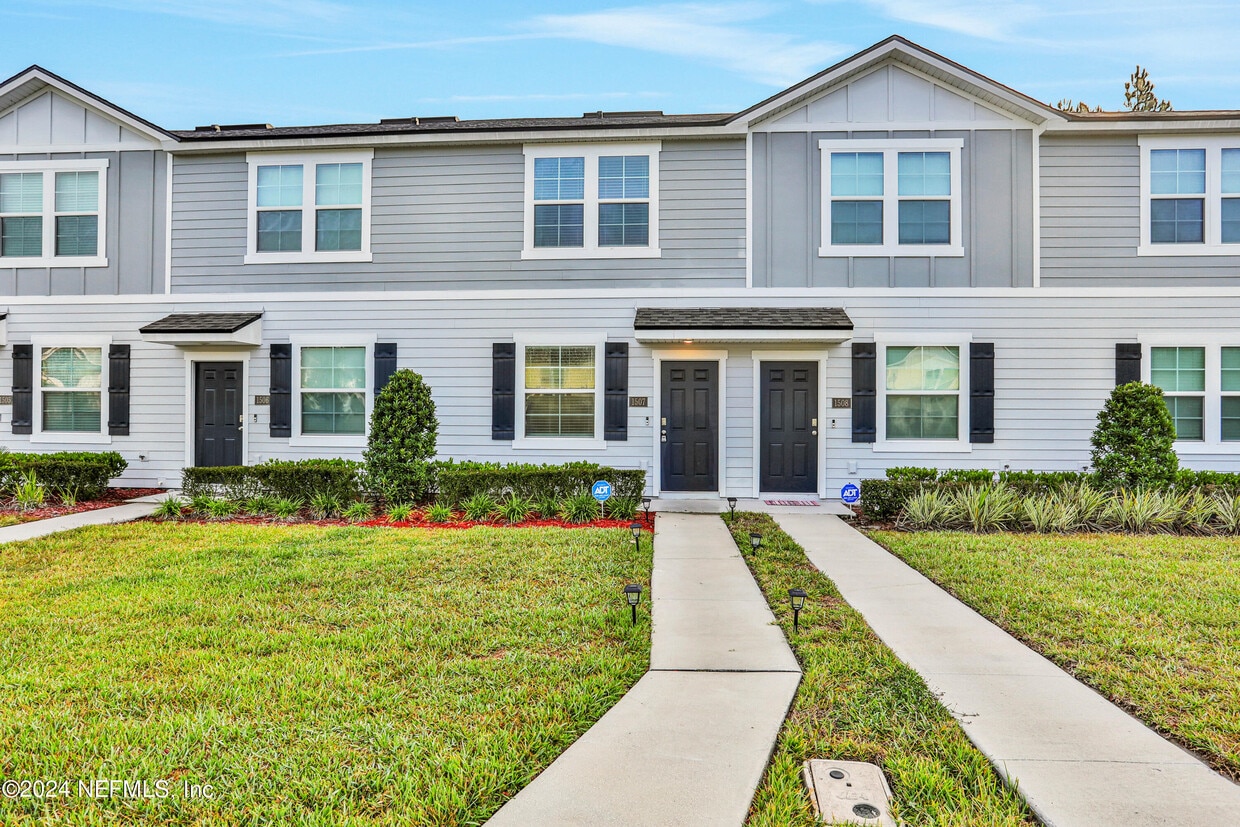 575 Oakleaf Plantation Pkwy, Orange Park, FL 32065 Townhome Rentals