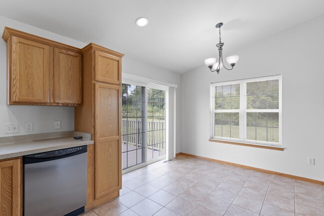 Building Photo - 150 Community Dr