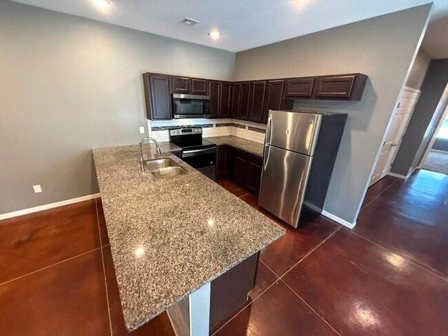 Building Photo - 5269 N Cypress Cir