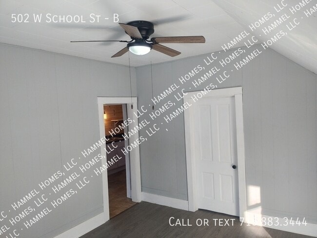 Foto del edificio - 502 W School St