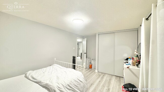 Photo du bâtiment - 30 Bridge St W