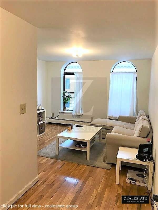 Foto del edificio - 398 Tompkins Ave