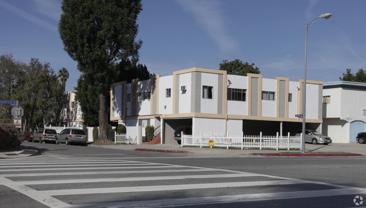 Primary Photo - 12111 Califa St