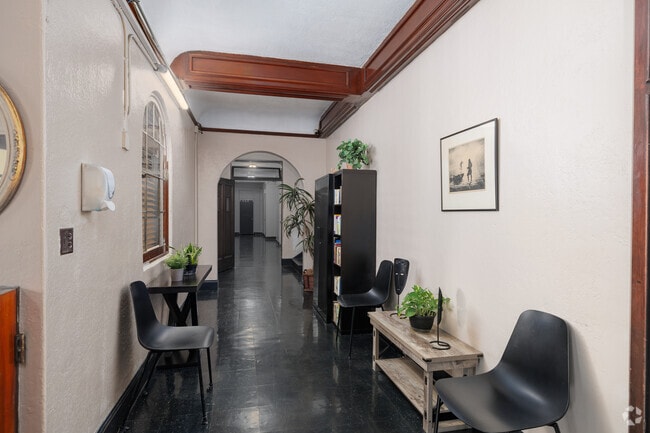 Lobby - Arlington Apartments