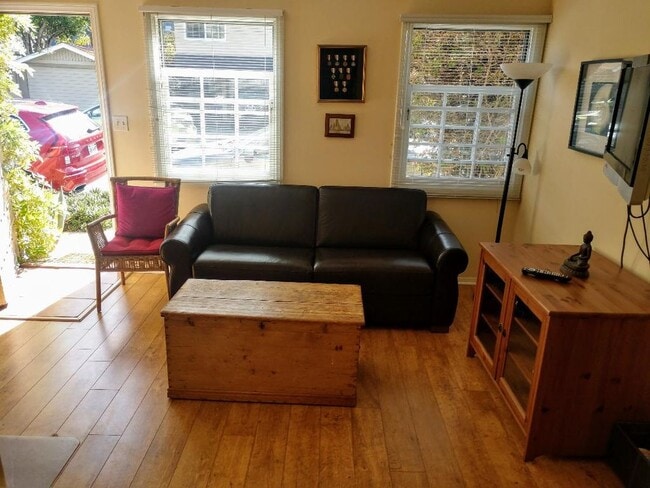 Building Photo - 2321 2nd St