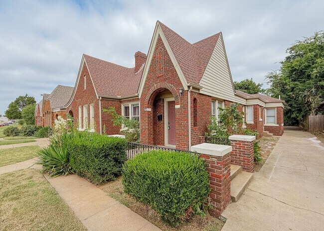 Foto del edificio - $500 OFF FIRST MONTHS RENT | Duplex in OKC!