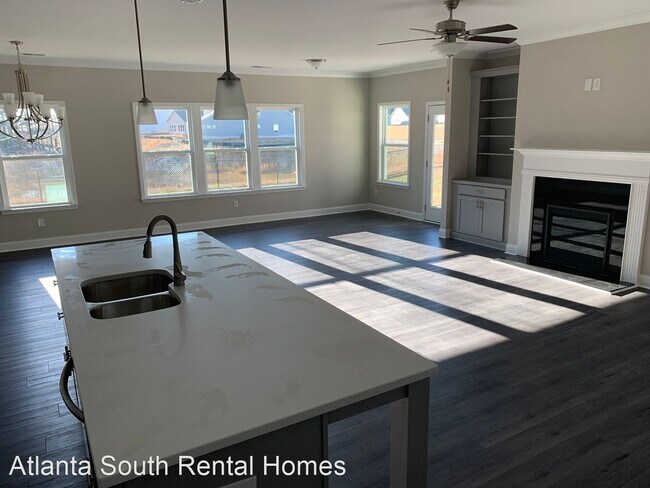 Foto del edificio - 3 br, 3 bath House - 270 Hollis St