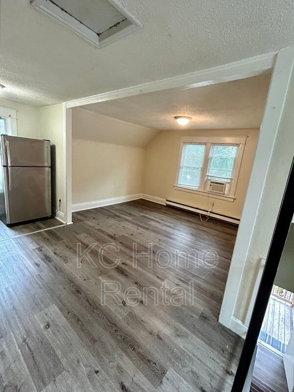 Building Photo - 551 S Brookside Ave