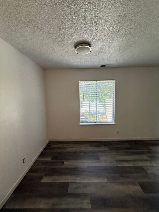 Foto del edificio - Beautifully Newly Refurbished Condo, 2 Bed...