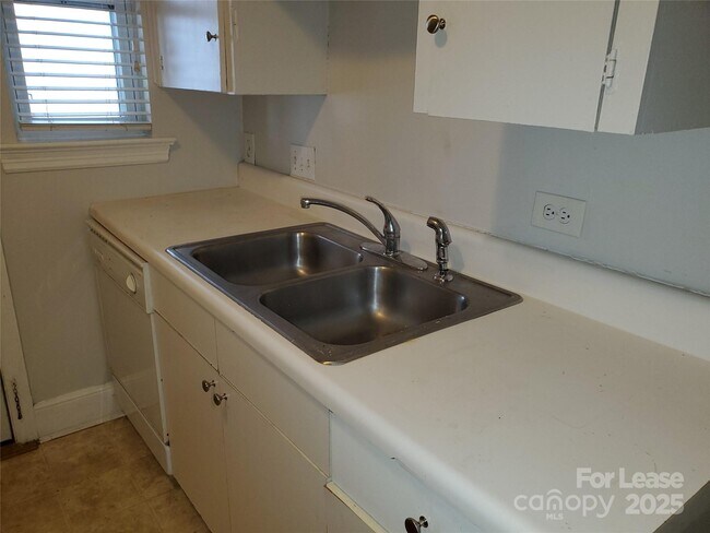 Foto del edificio - 2302 Chesterfield Ave