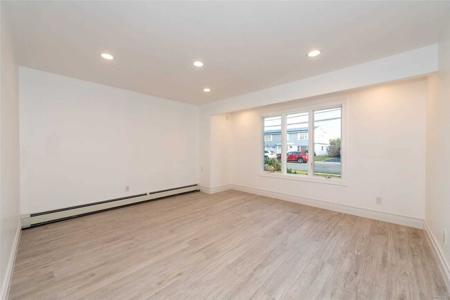 Foto del edificio - 3372 Hewlett Ave