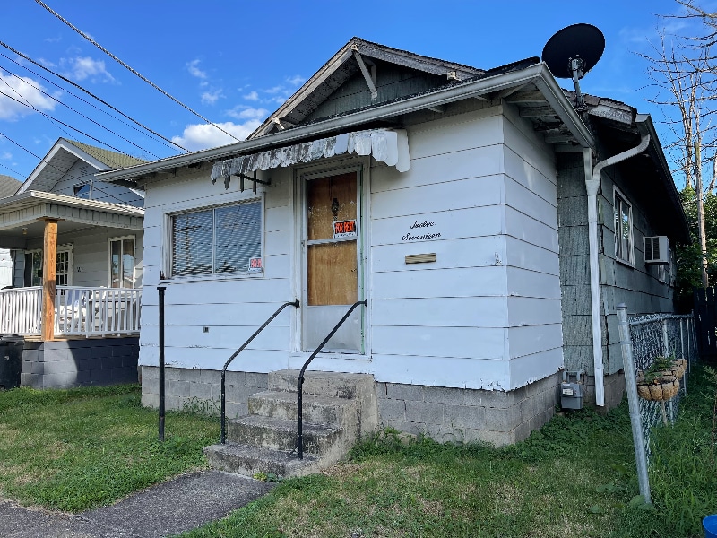 Primary Photo - 1217 5th Ave W