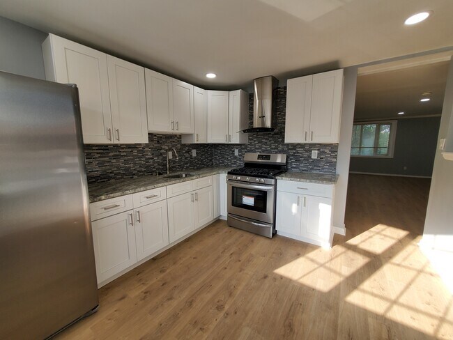 Building Photo - 2833 Angus Rd